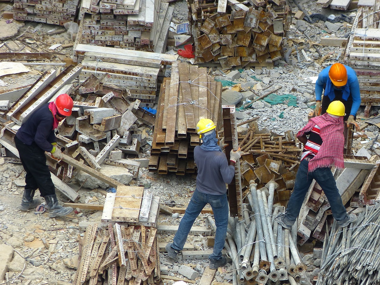 Durchsuchung von Zoll auf einer Baustelle